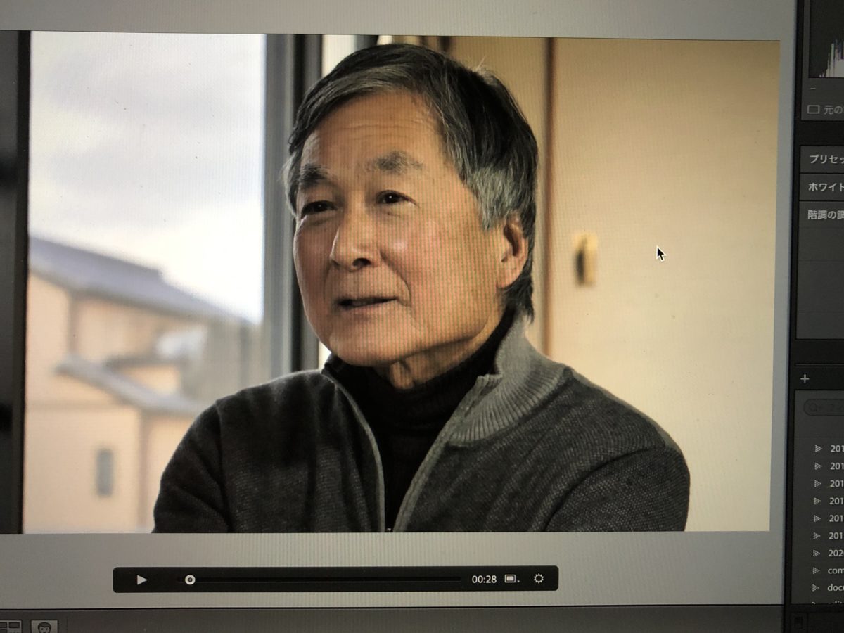 インタビューを受ける井津健郎氏